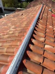 Pose d’un faîtage ventilé sur tuiles canal