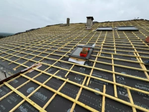 Installation de l’écran sous-toiture et des liteaux
