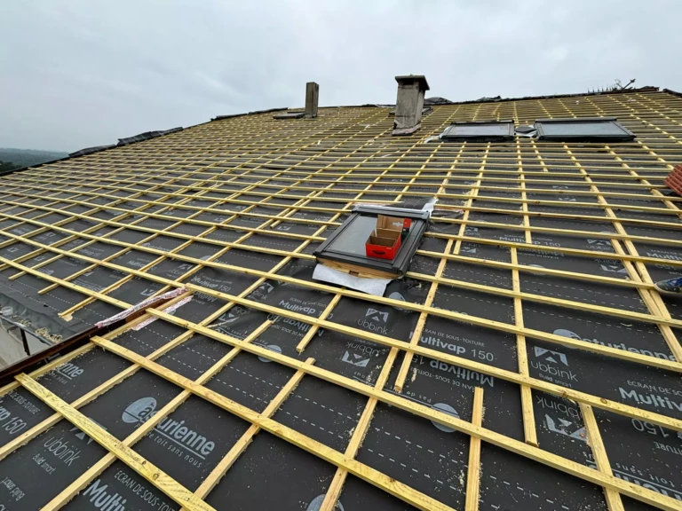 Installation de l’écran sous-toiture et des liteaux
